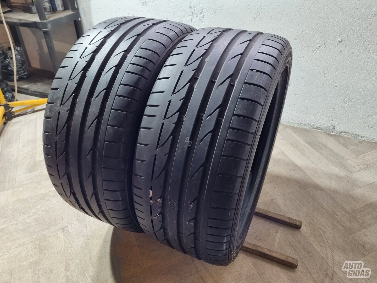Bridgestone 6-7mm R18 summer tyres passanger car
