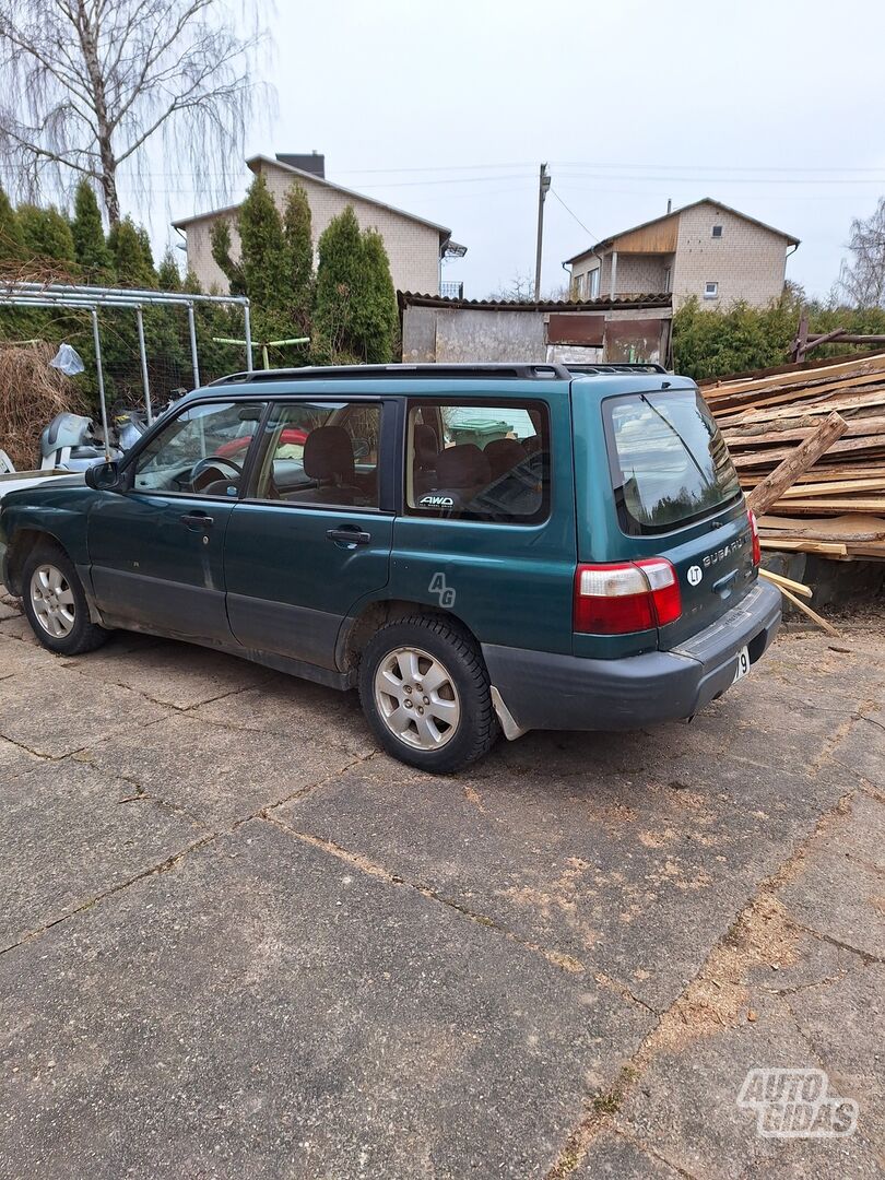 Subaru Forester 2001 г запчясти