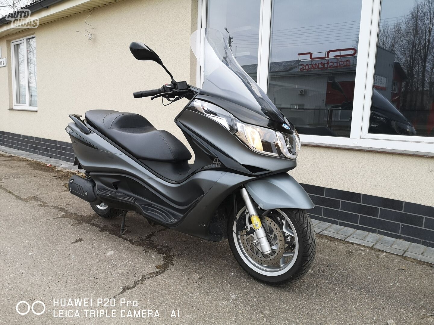 Piaggio X10 2016 y Scooter / moped