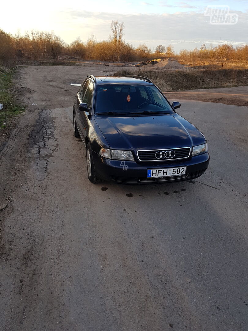Audi A4 B5 1998 y