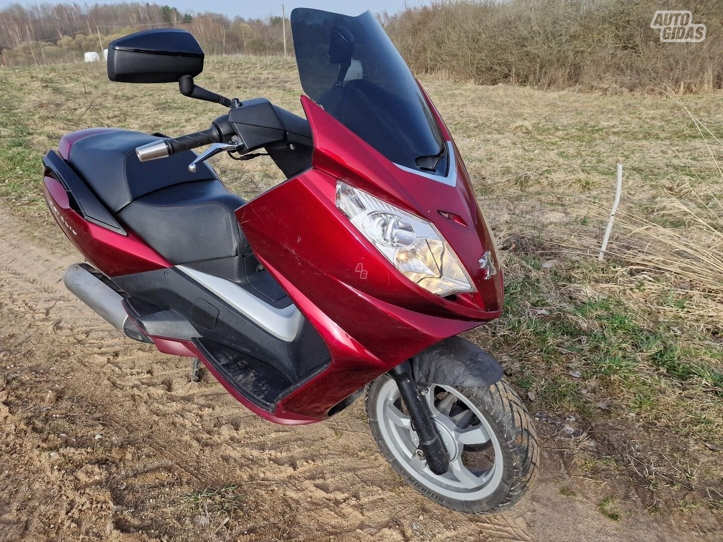 Peugeot Satelis 2012 y Scooter / moped