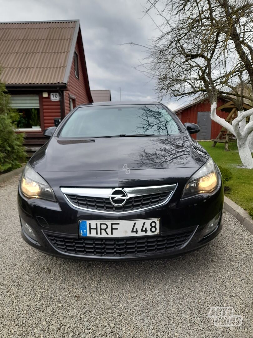 Opel Astra 2012 y Hatchback
