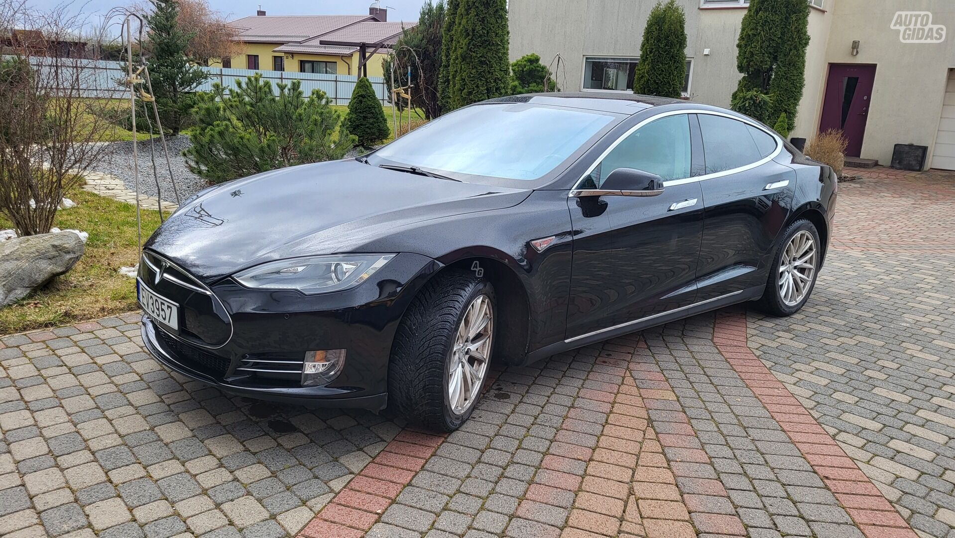 Tesla Model S 2013 y Hatchback