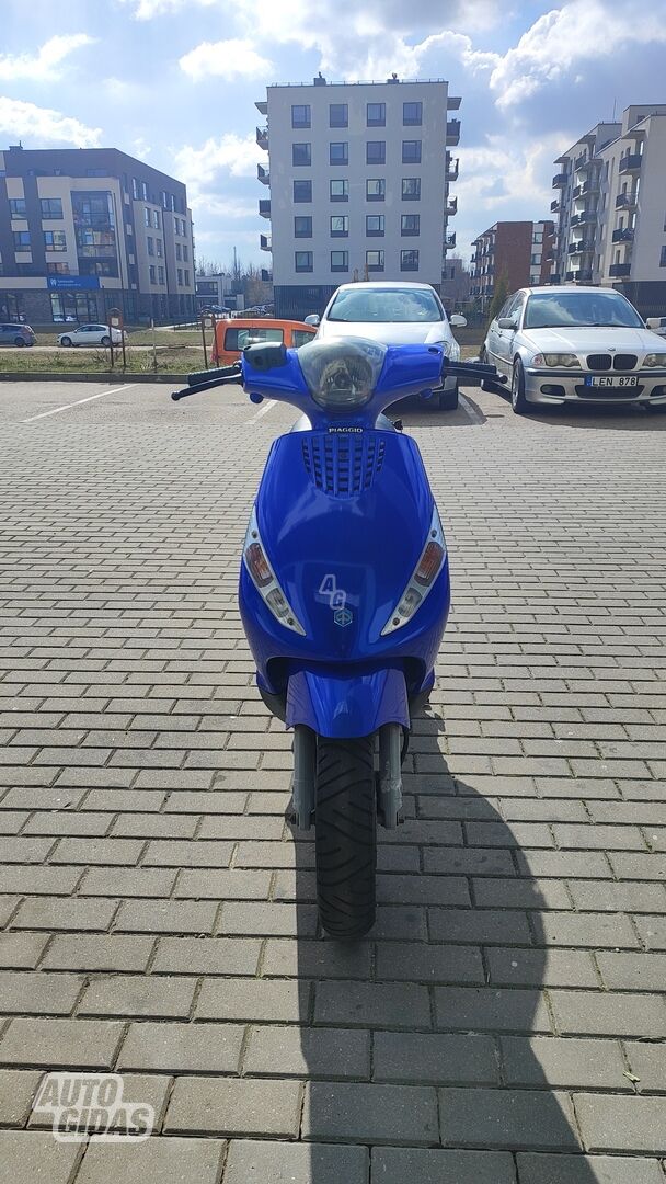 Piaggio ZIP 2005 y Scooter / moped