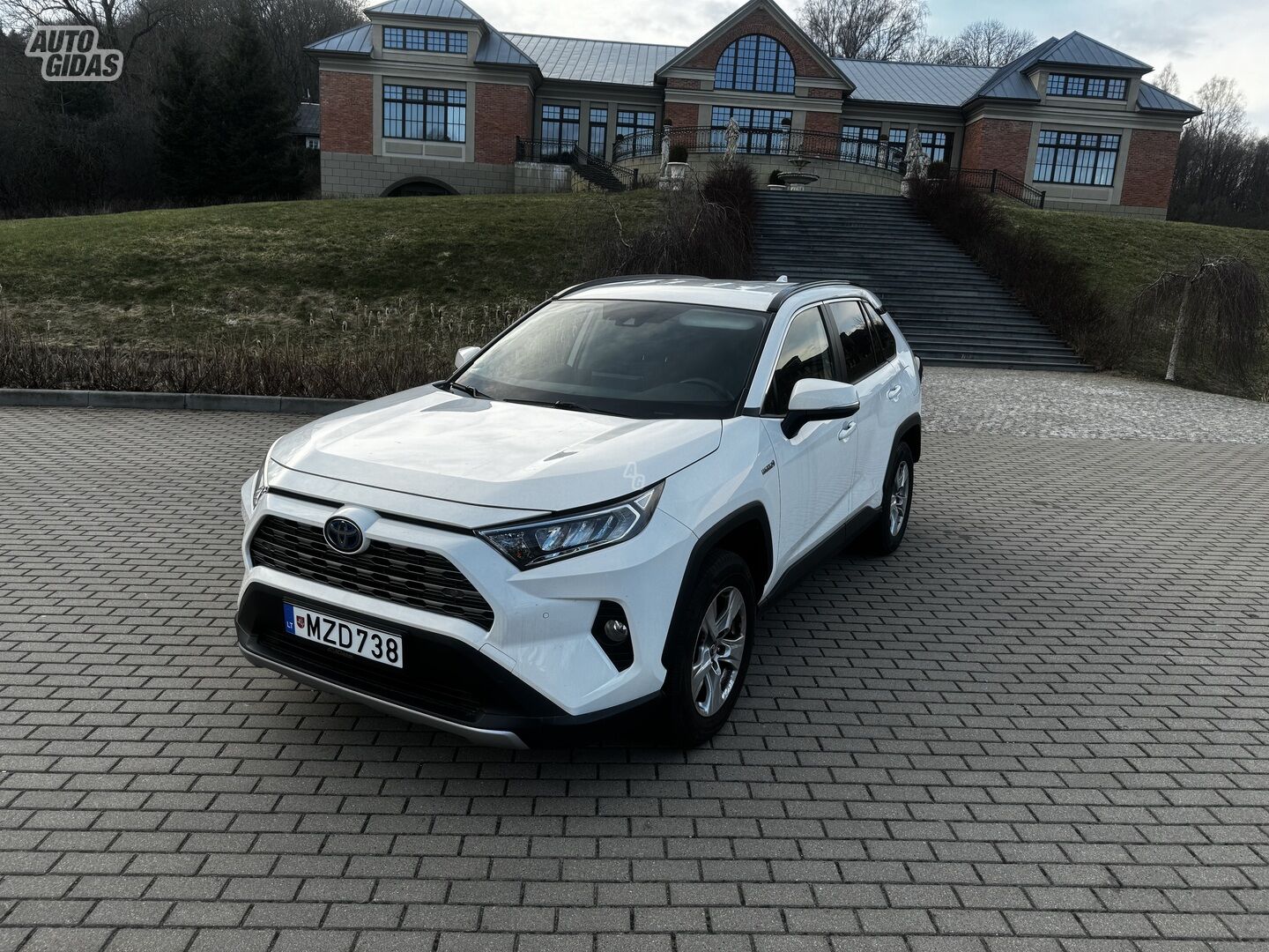 Toyota RAV4 2019 г Внедорожник / Кроссовер