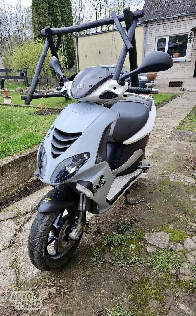 Piaggio NRG 2011 y Scooter / moped