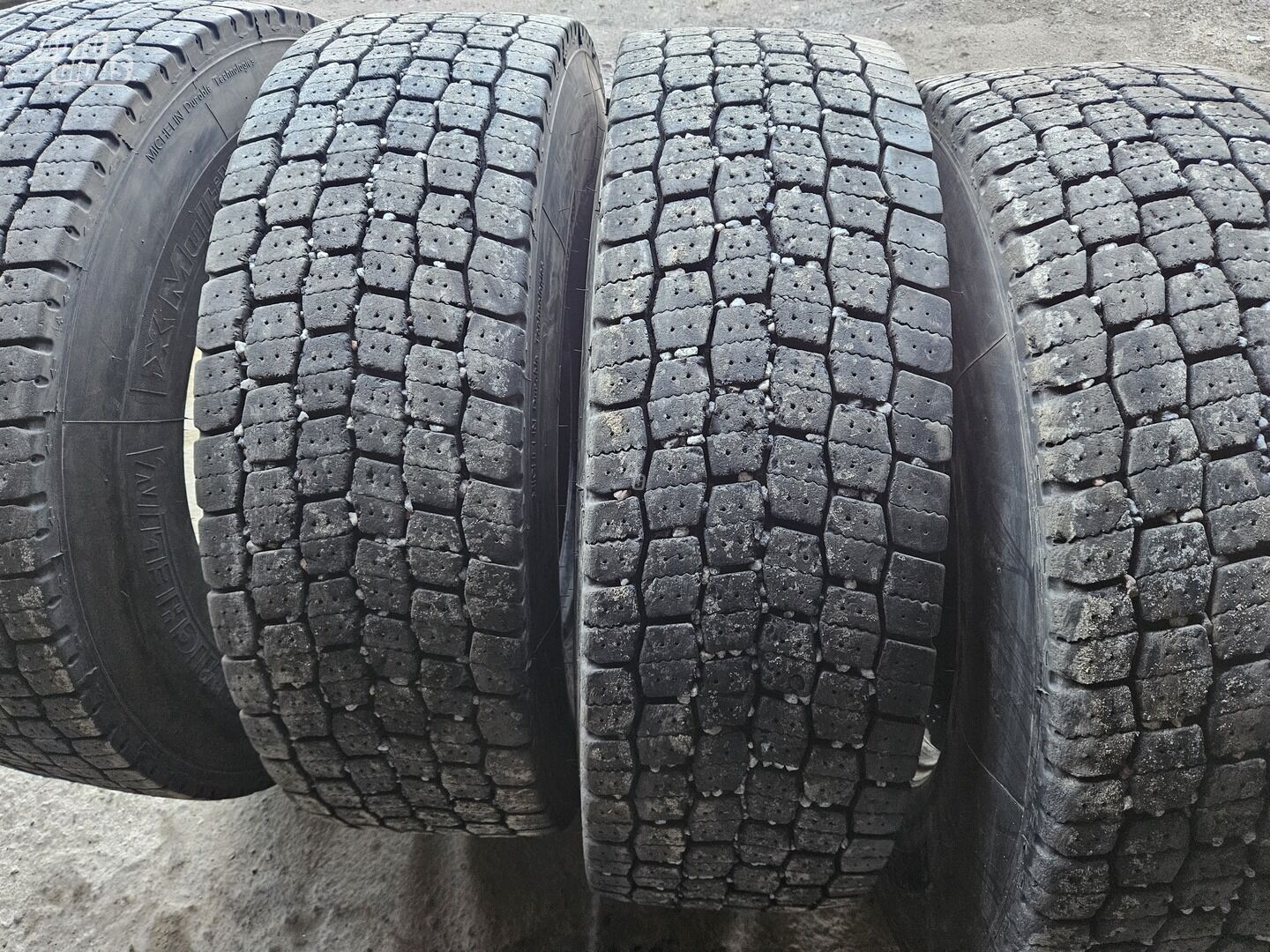 Michelin R22.5 universal tyres trucks and buses