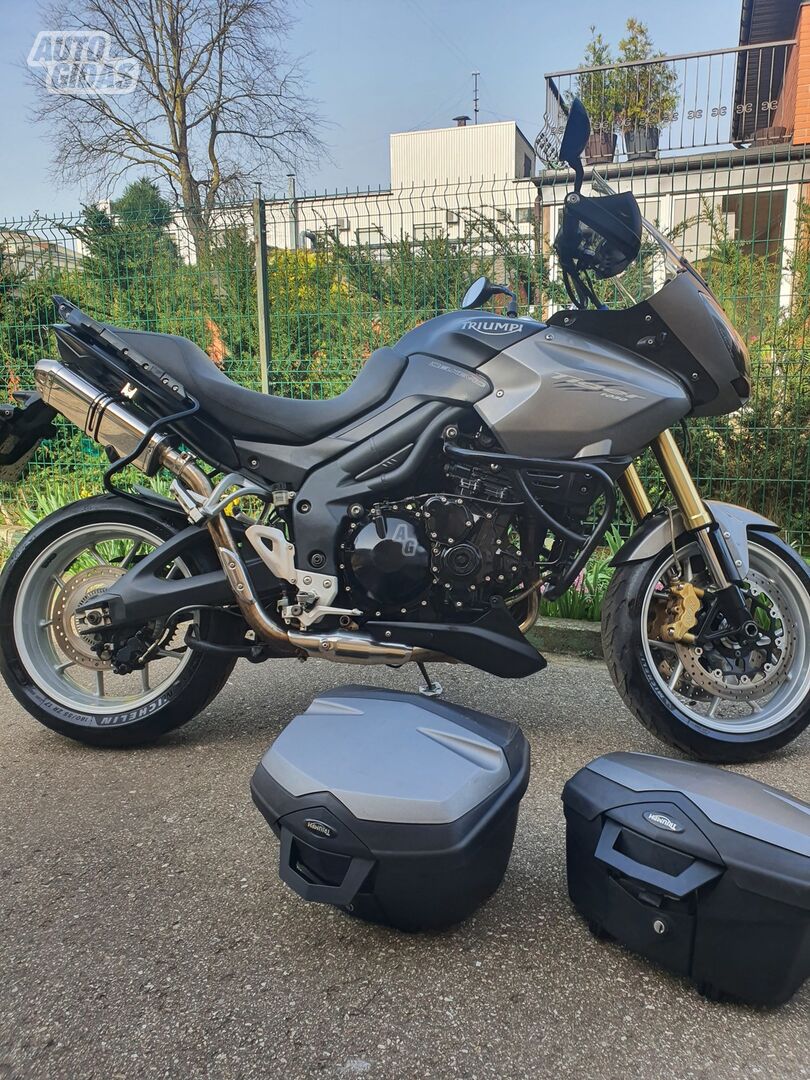 Triumph Tiger 2009 y Classical / Streetbike motorcycle