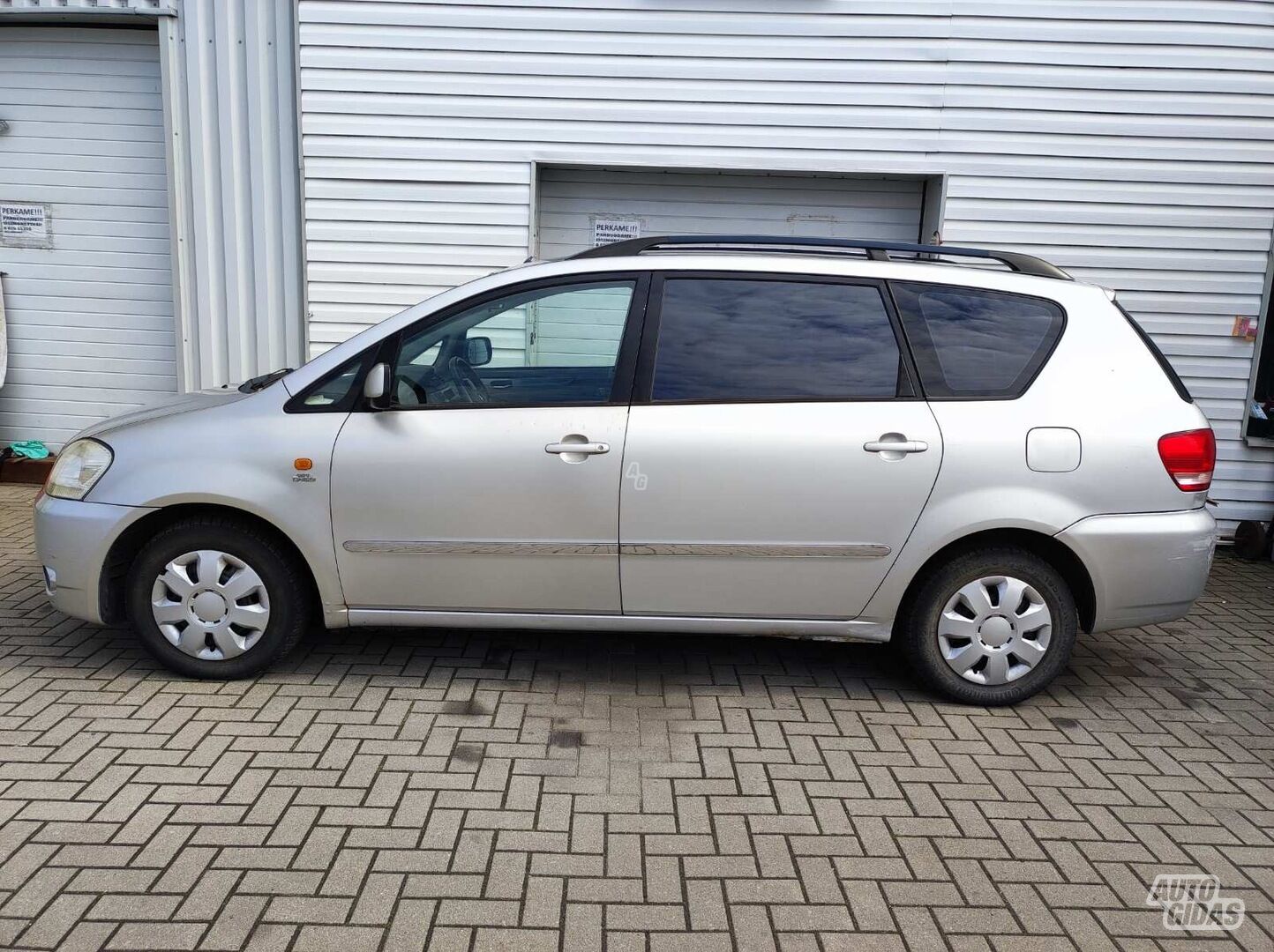 Toyota Avensis Verso D-4-D 2003 m