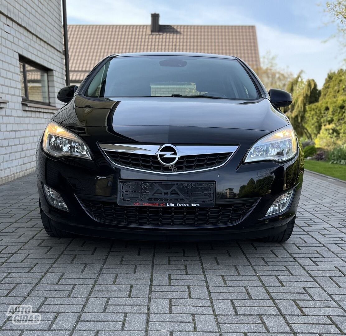 Opel Astra IV 2012 г