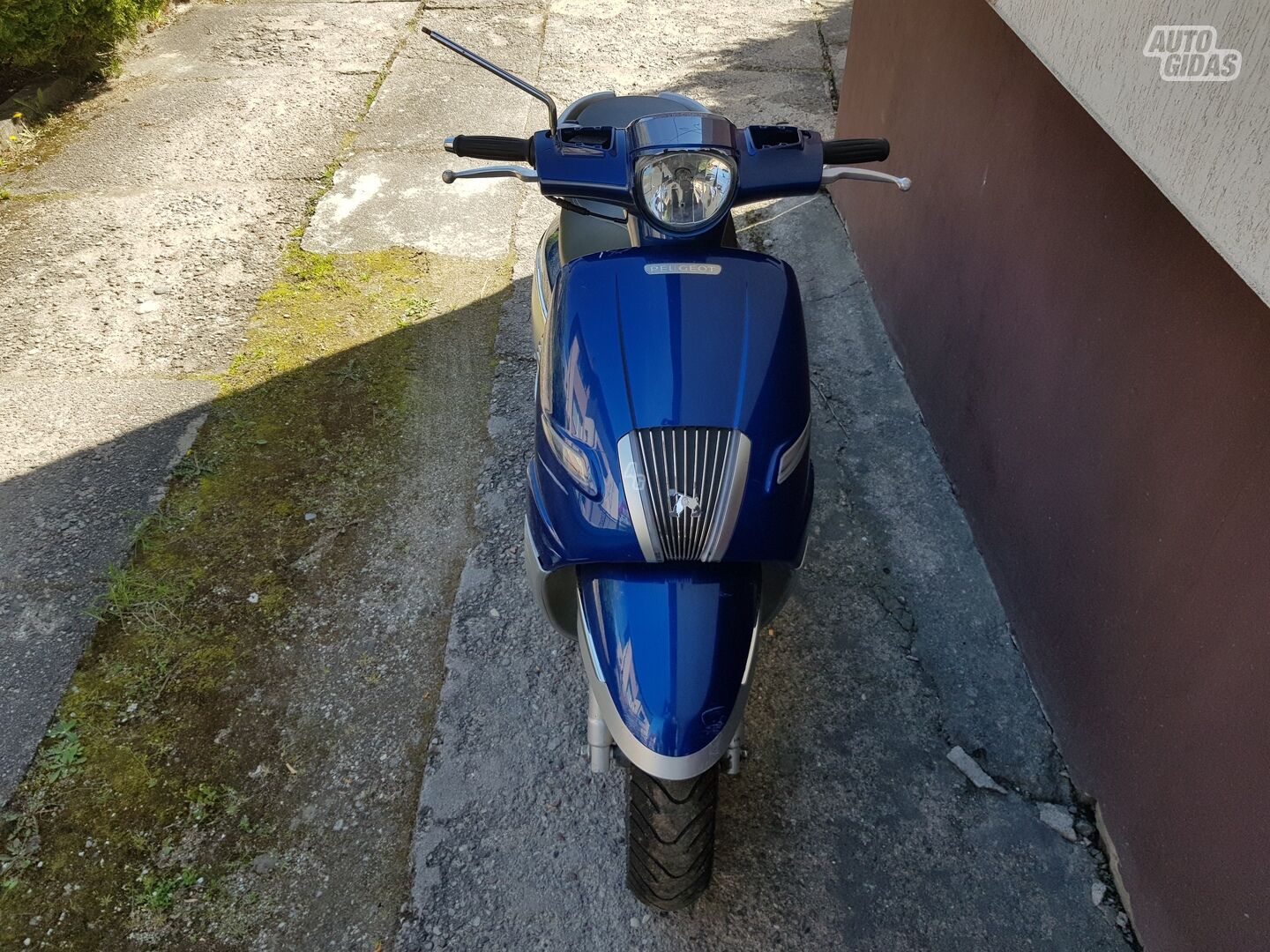 Peugeot 2021 y Scooter / moped