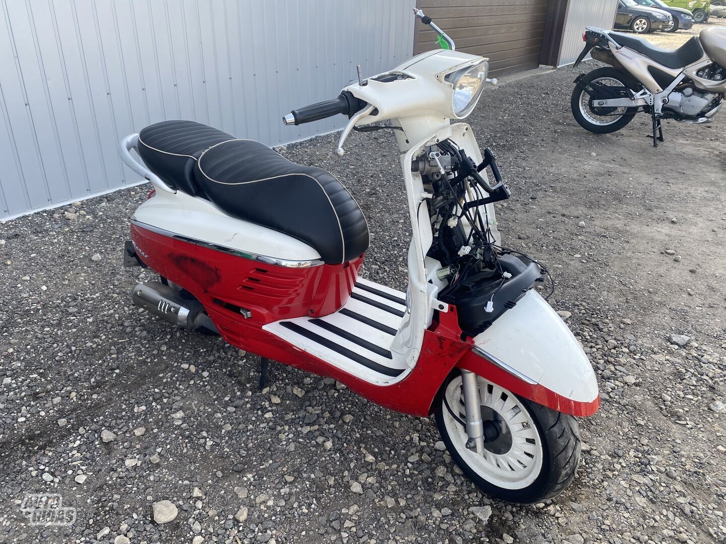 Peugeot 2016 y Scooter / moped
