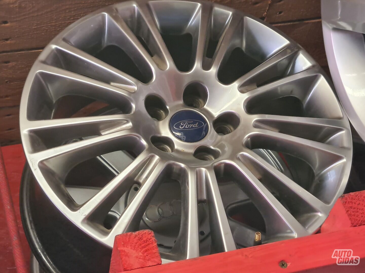 Ford R17 lengvojo lydinio ratlankiai