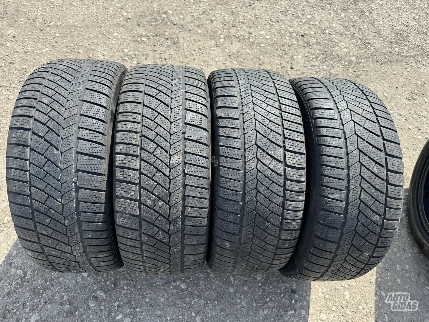 Continental Siunciam, 4-5mm R18 universal tyres passanger car