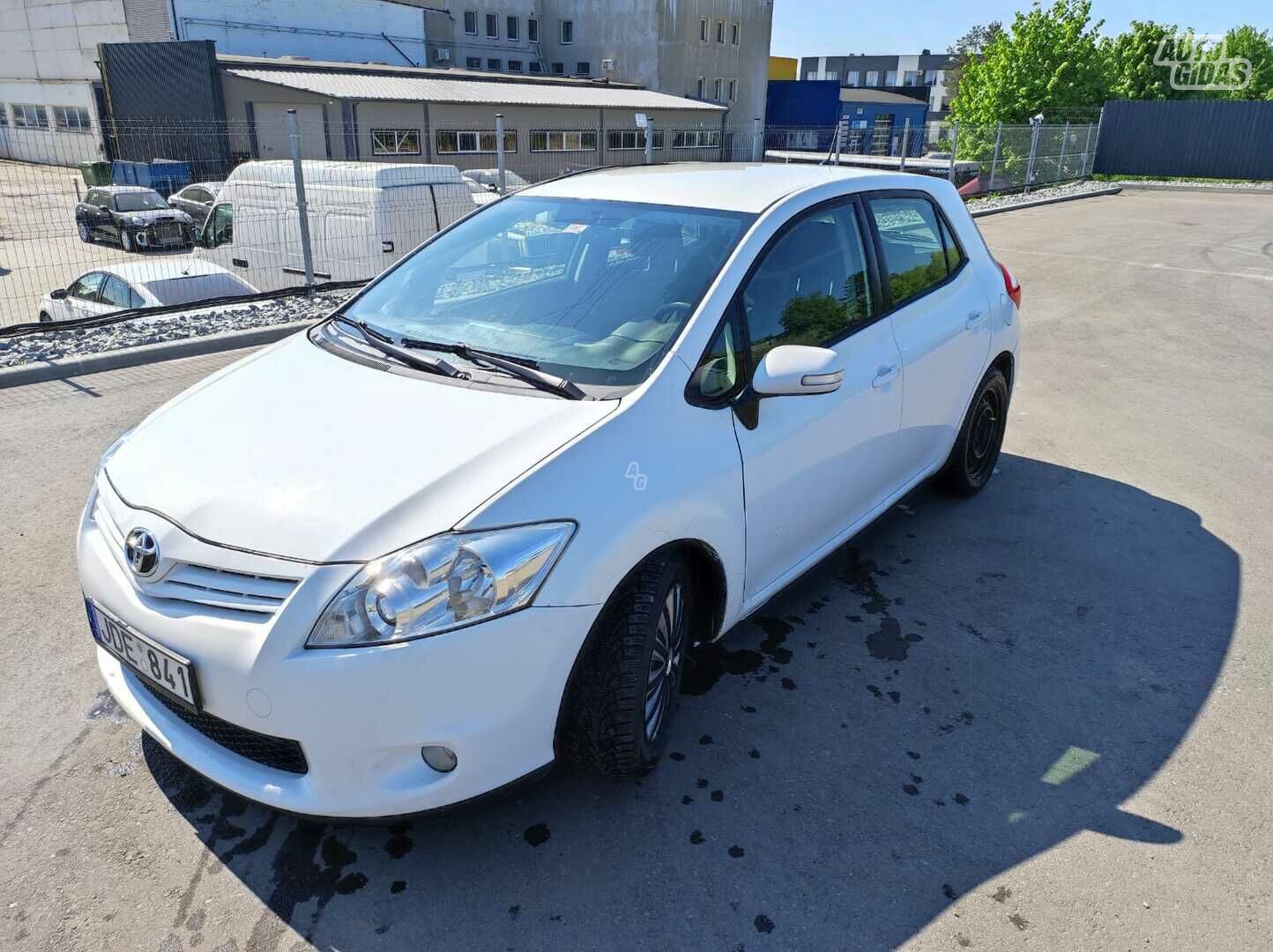 Toyota Auris I 2010 г