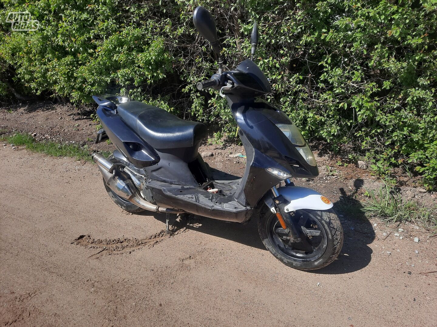 Yamaha 2010 y Scooter / moped