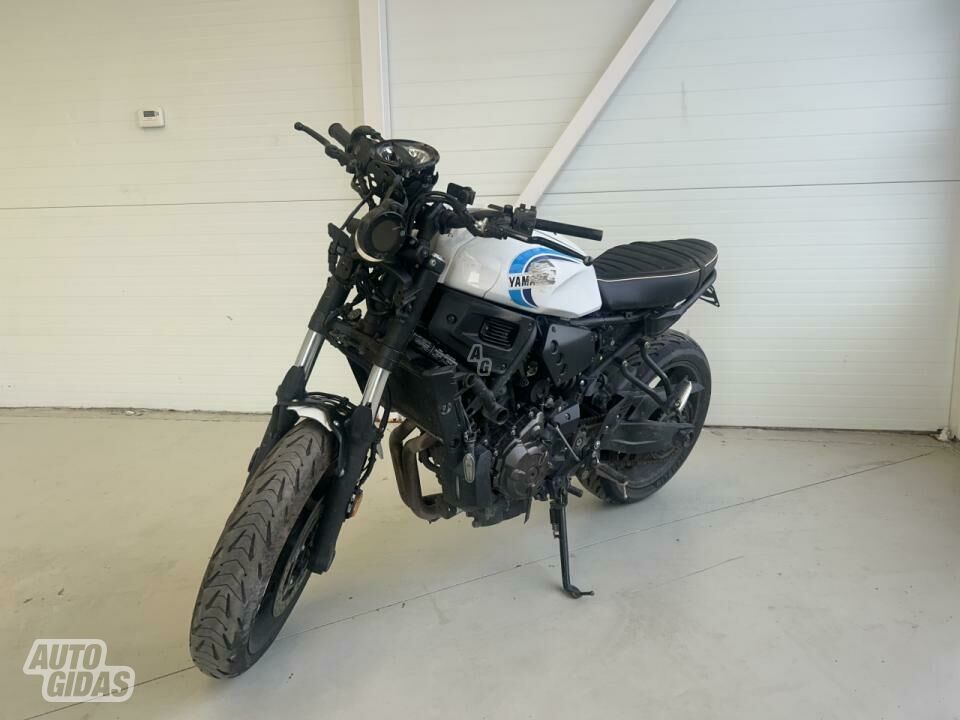Yamaha XSR 2022 y Classical / Streetbike motorcycle