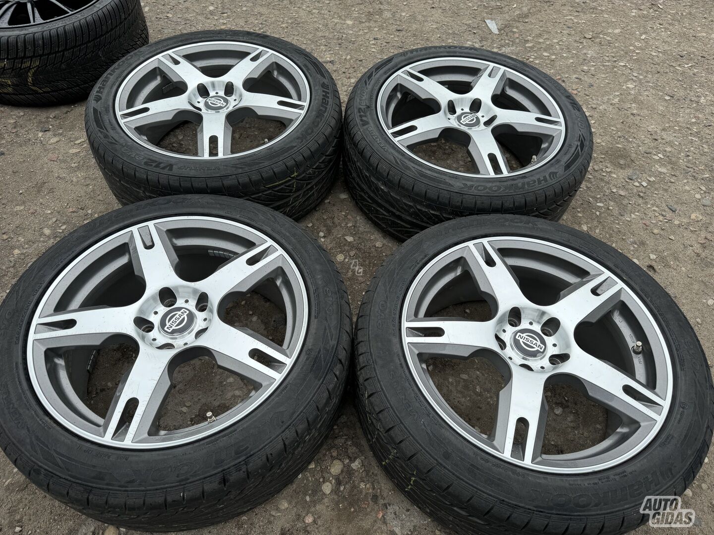 Nissan Siunciam, 8J ET50 light alloy R18 rims