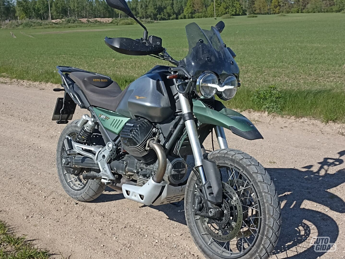 Moto Guzzi V85 2022 y Enduro motorcycle