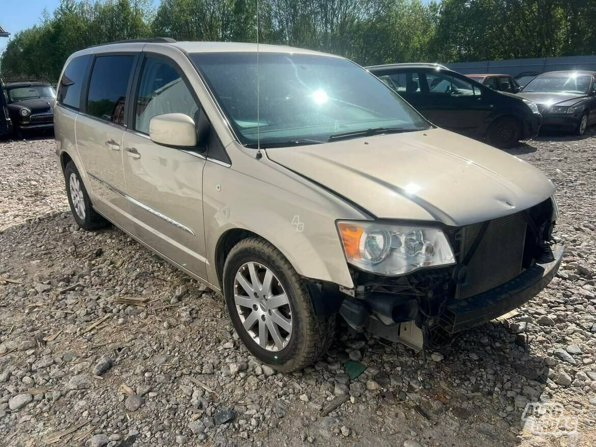 Chrysler Town & Country 2013 y parts