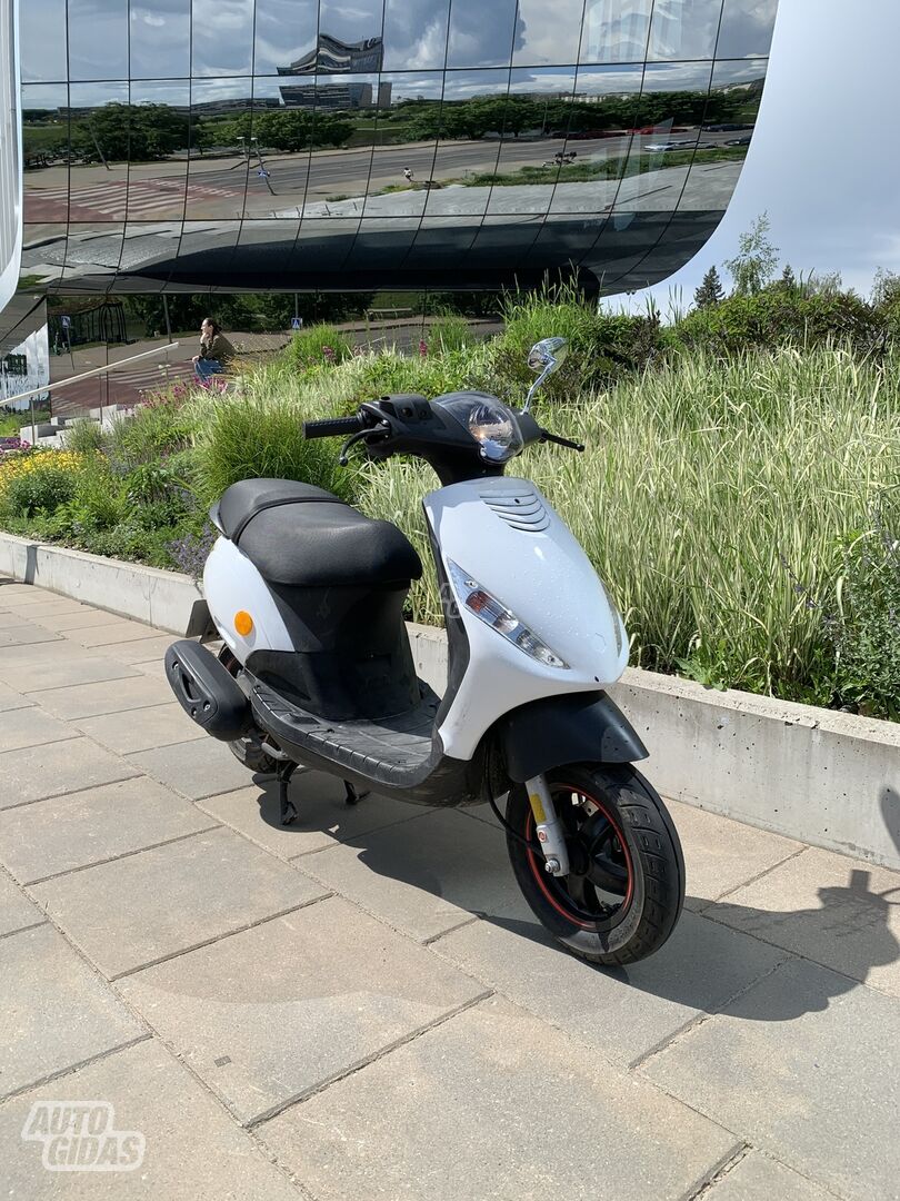 Piaggio ZIP 2019 y Scooter / moped