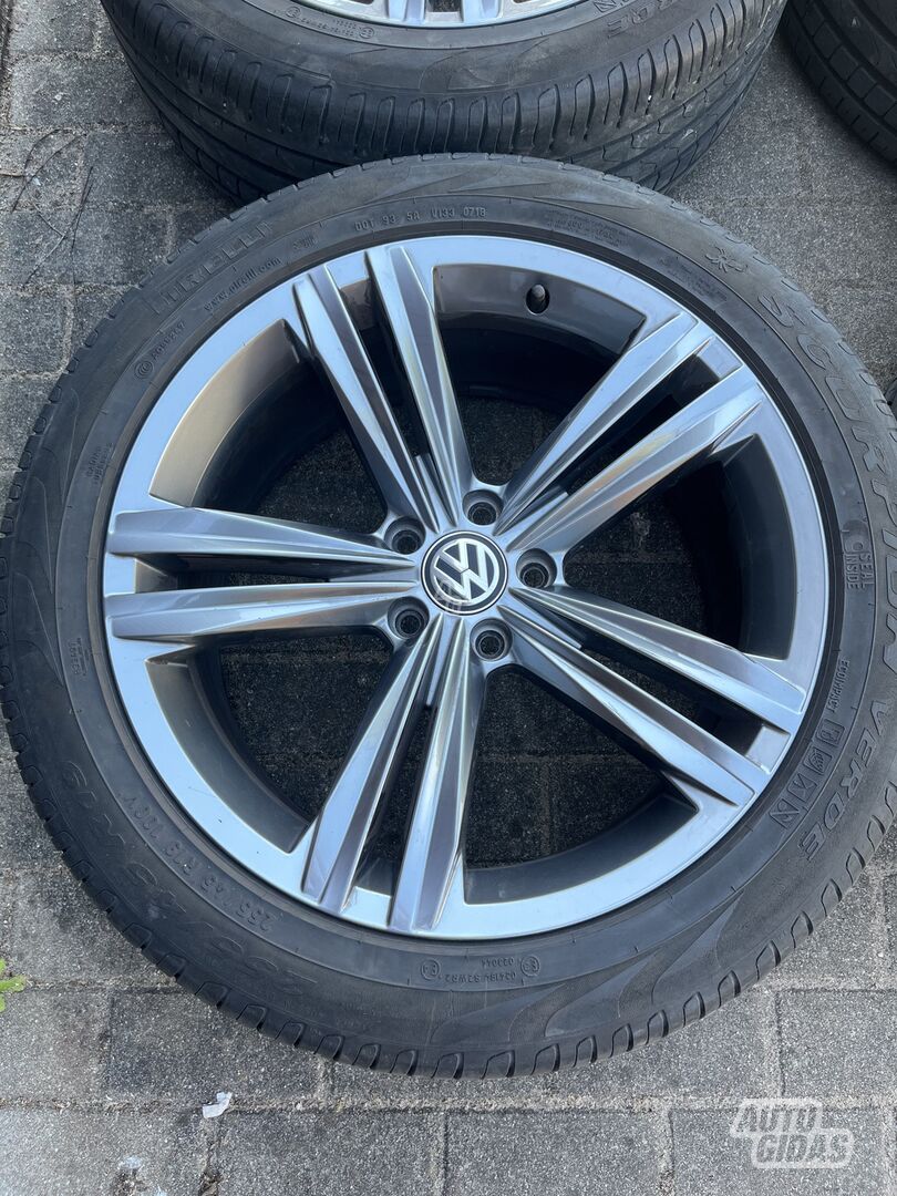 Volkswagen R19 lengvojo lydinio ratlankiai