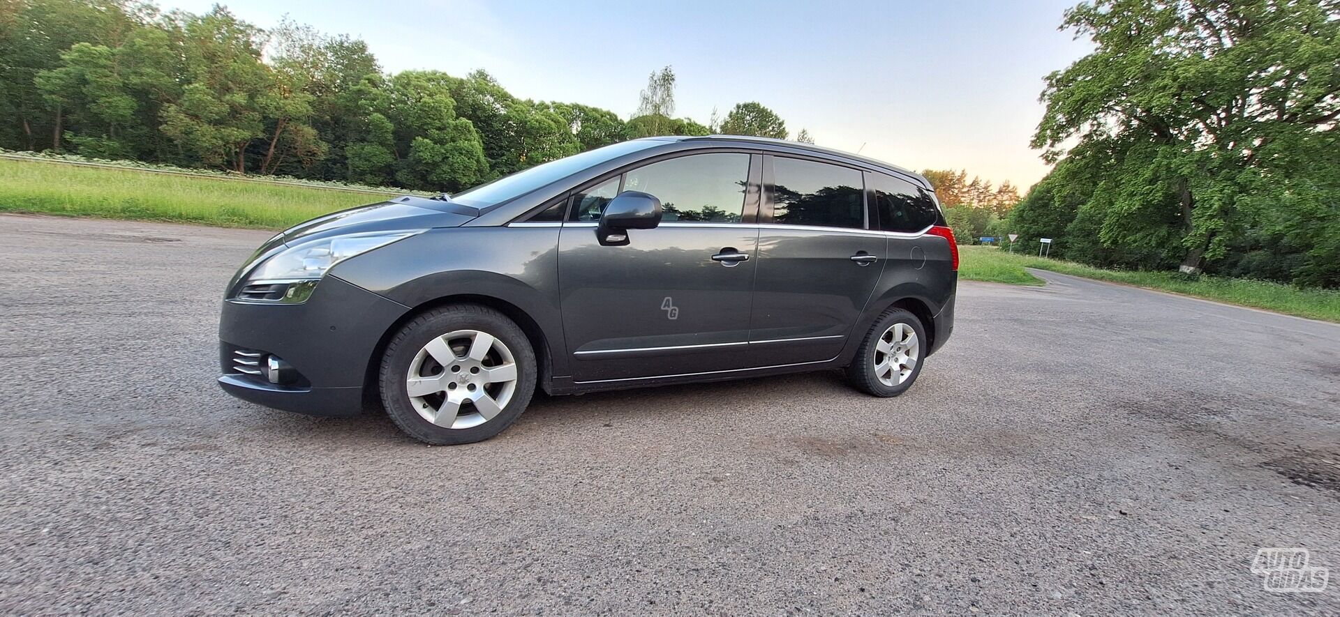 Peugeot 5008 e-HDi Active S&S 7os 2012 m