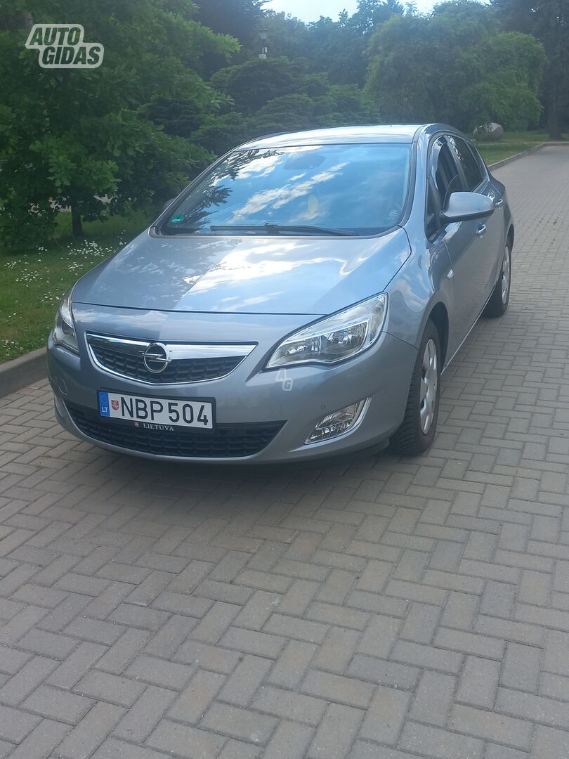 Opel Astra IV 2010 г