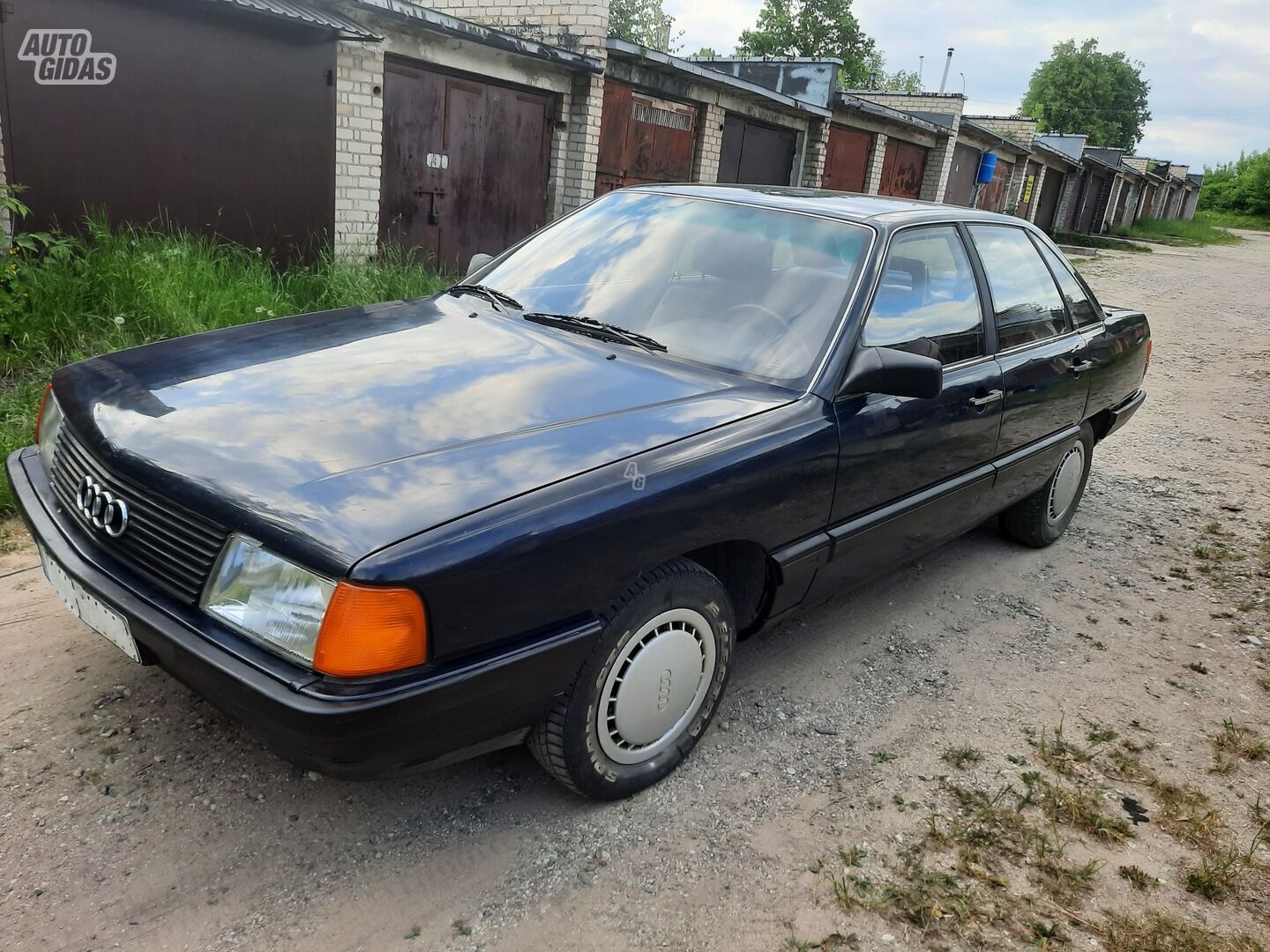 Audi 100 C3 1984 y