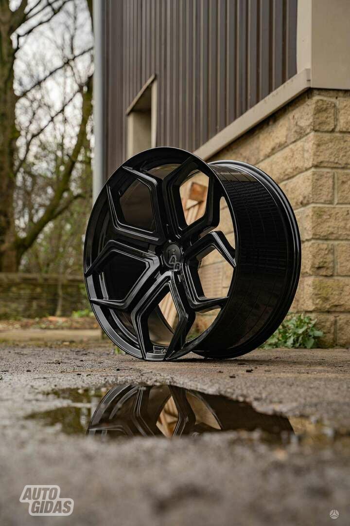 RF7 Gloss black rims