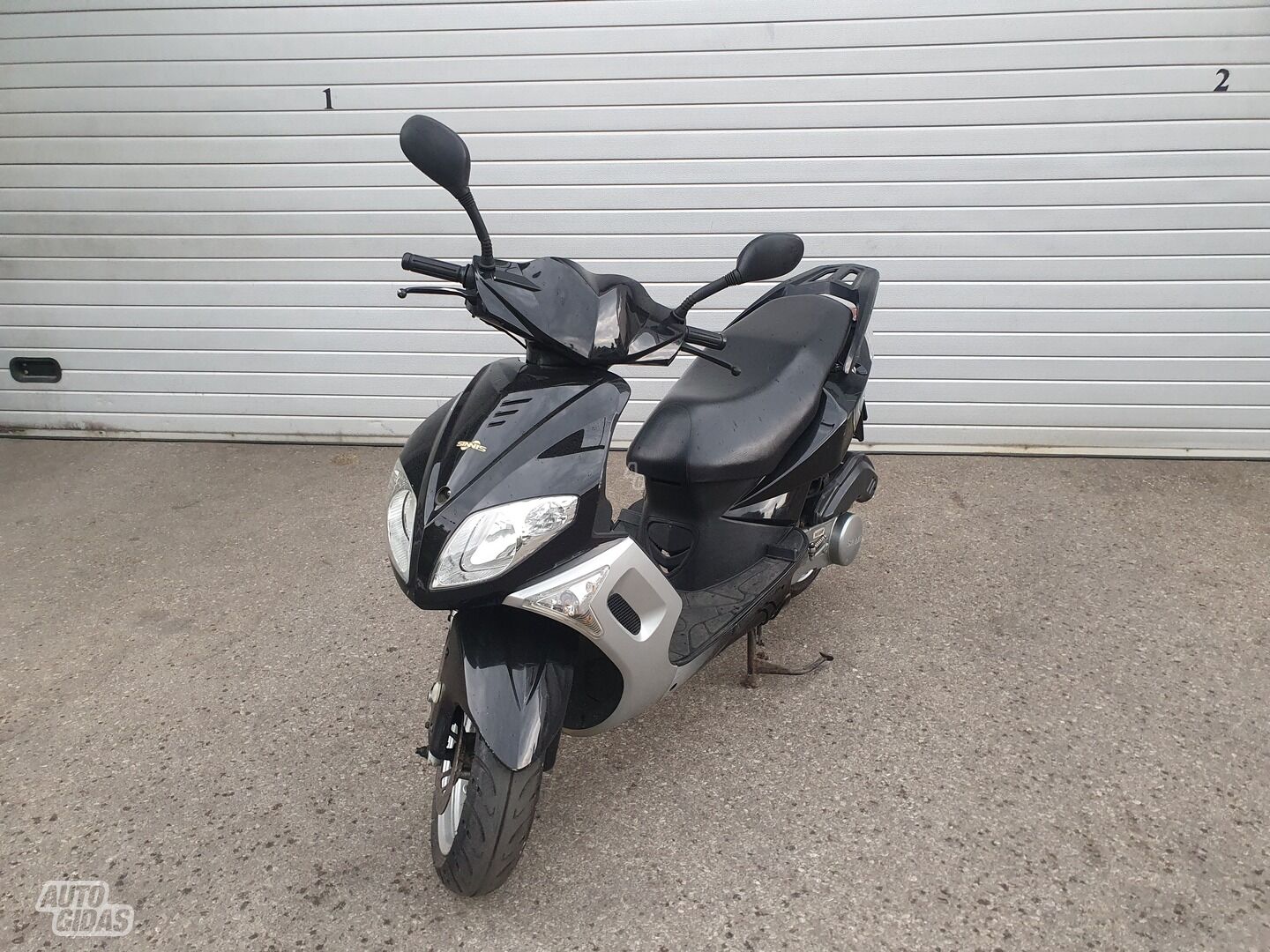 2011 y Scooter / moped