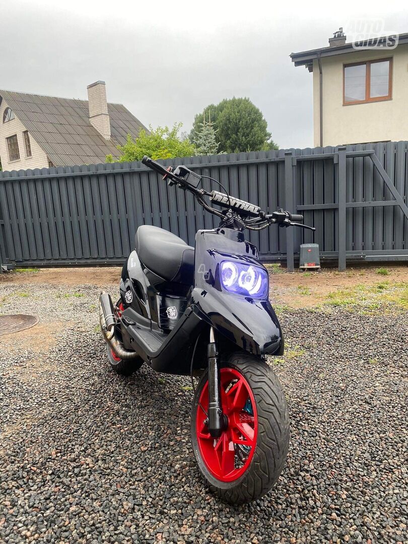 Yamaha Booster 2010 y Scooter / moped