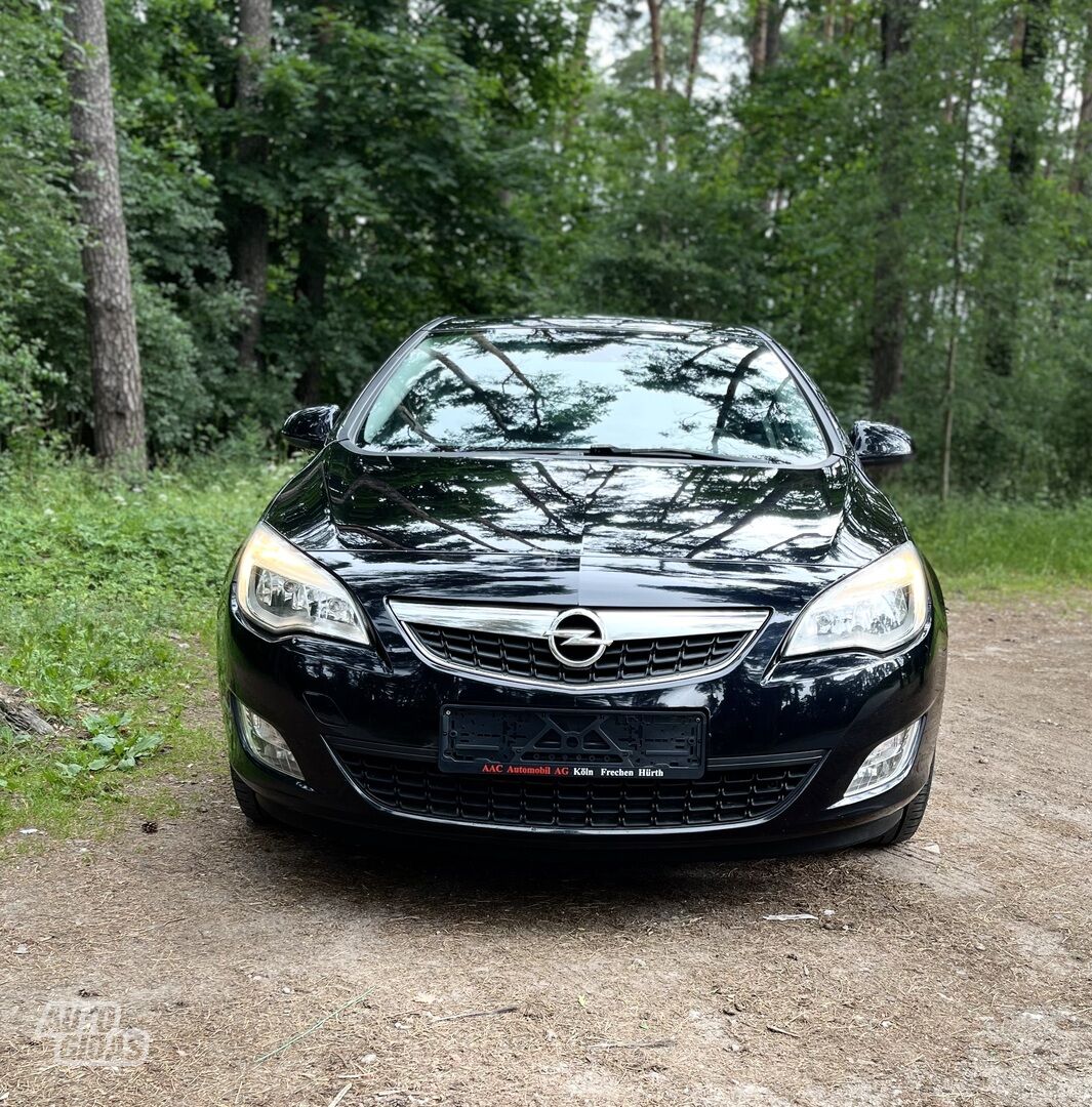 Opel Astra 2011 г Хэтчбек