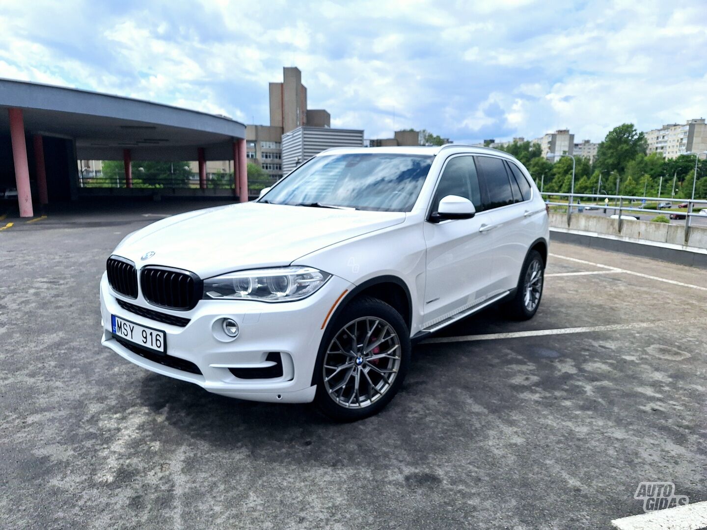 Bmw X5 2014 г Внедорожник / Кроссовер