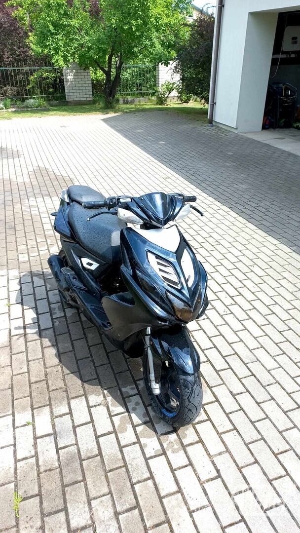 Yamaha Aerox 2013 y Scooter / moped