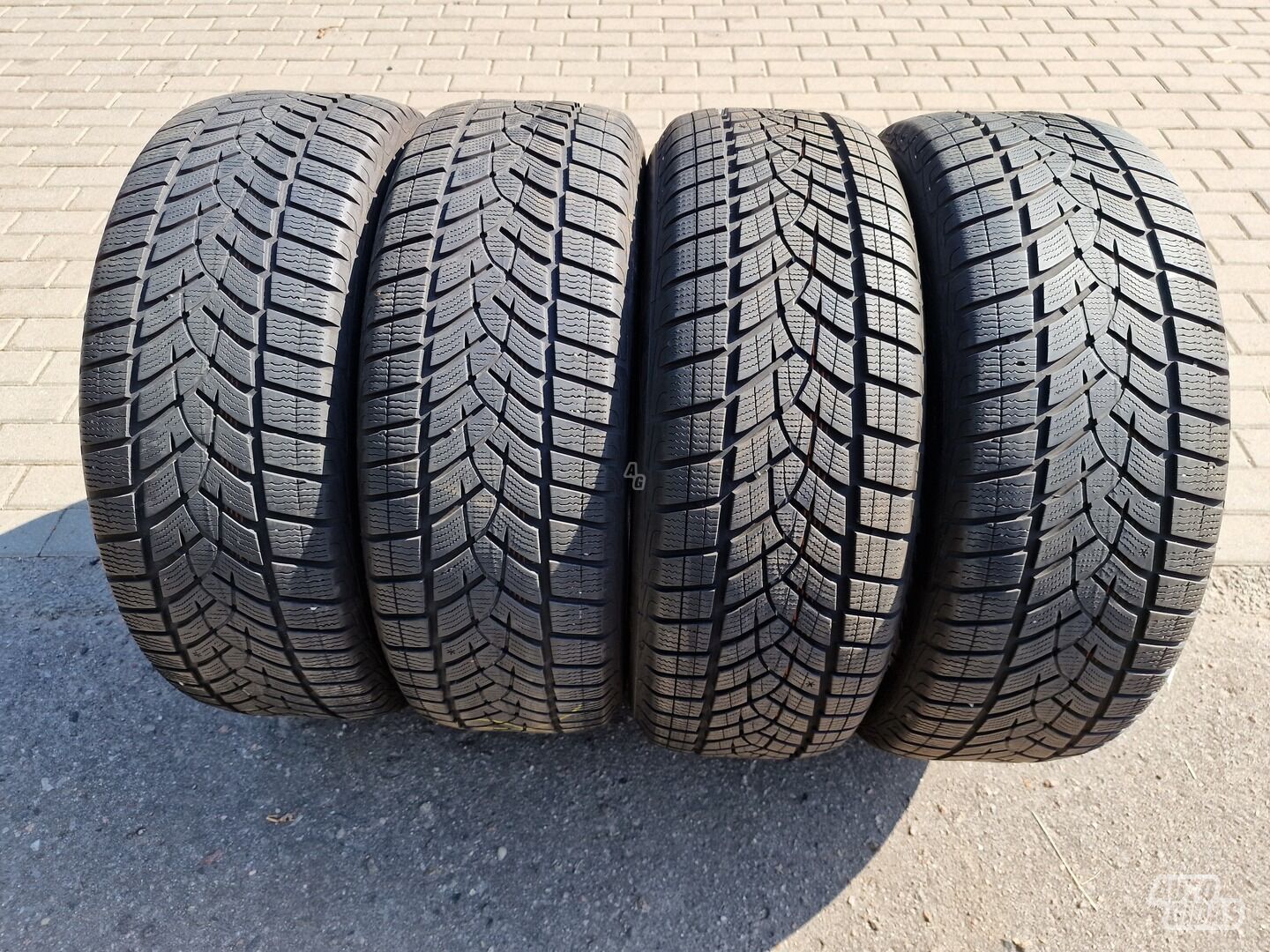Goodyear UltraGrip Perfomance R18 winter tyres passanger car