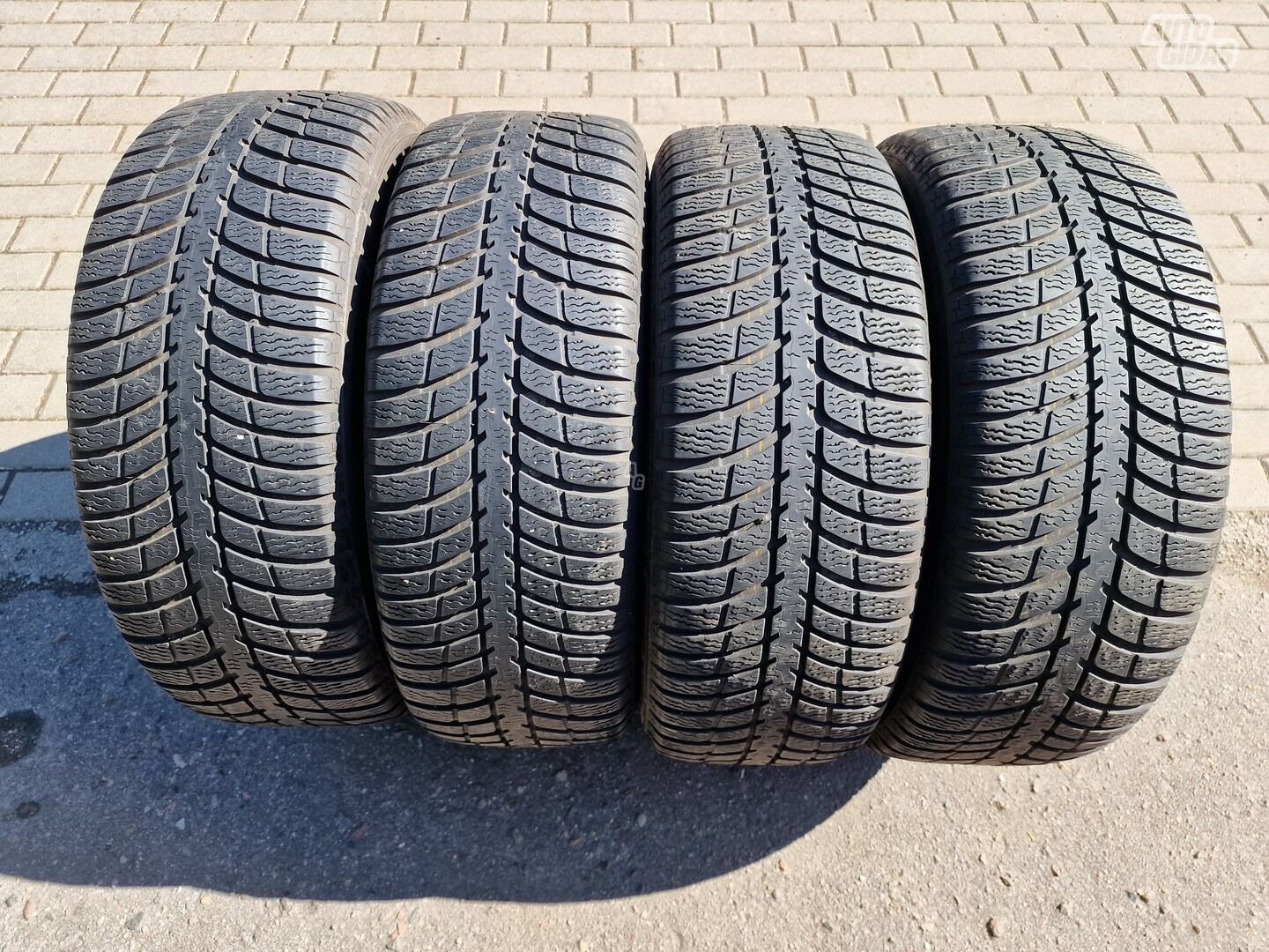 Kumho I'ZEN KW23 R17 universal tyres passanger car