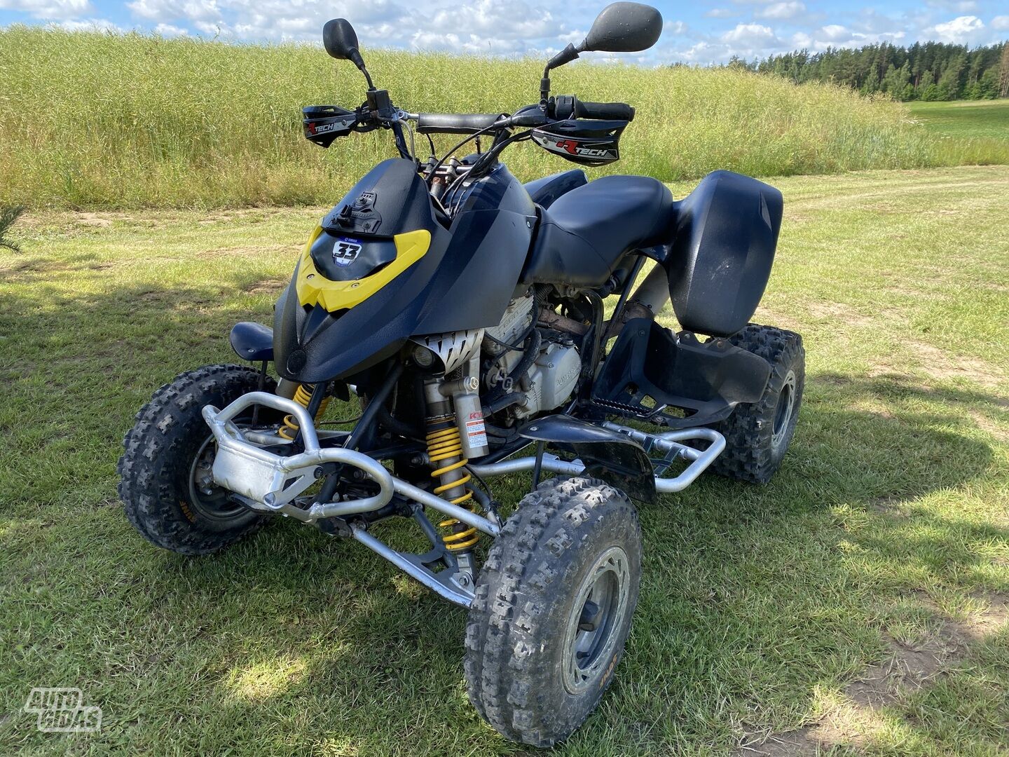 Can-Am DS 2011 y ATV motorcycle