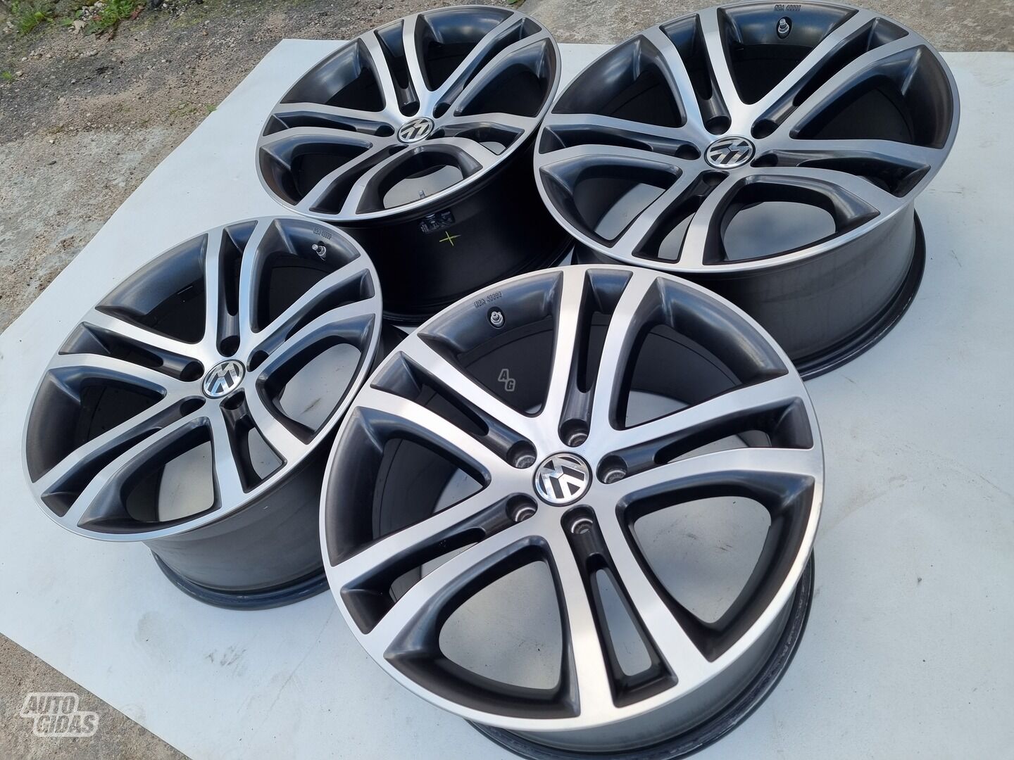 Volkswagen Tiguan R line Tiguan light alloy R19 rims