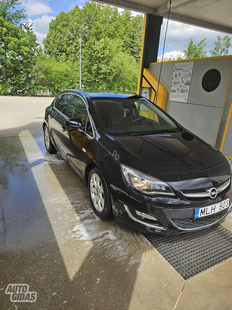 Opel Astra 2013 г Хэтчбек