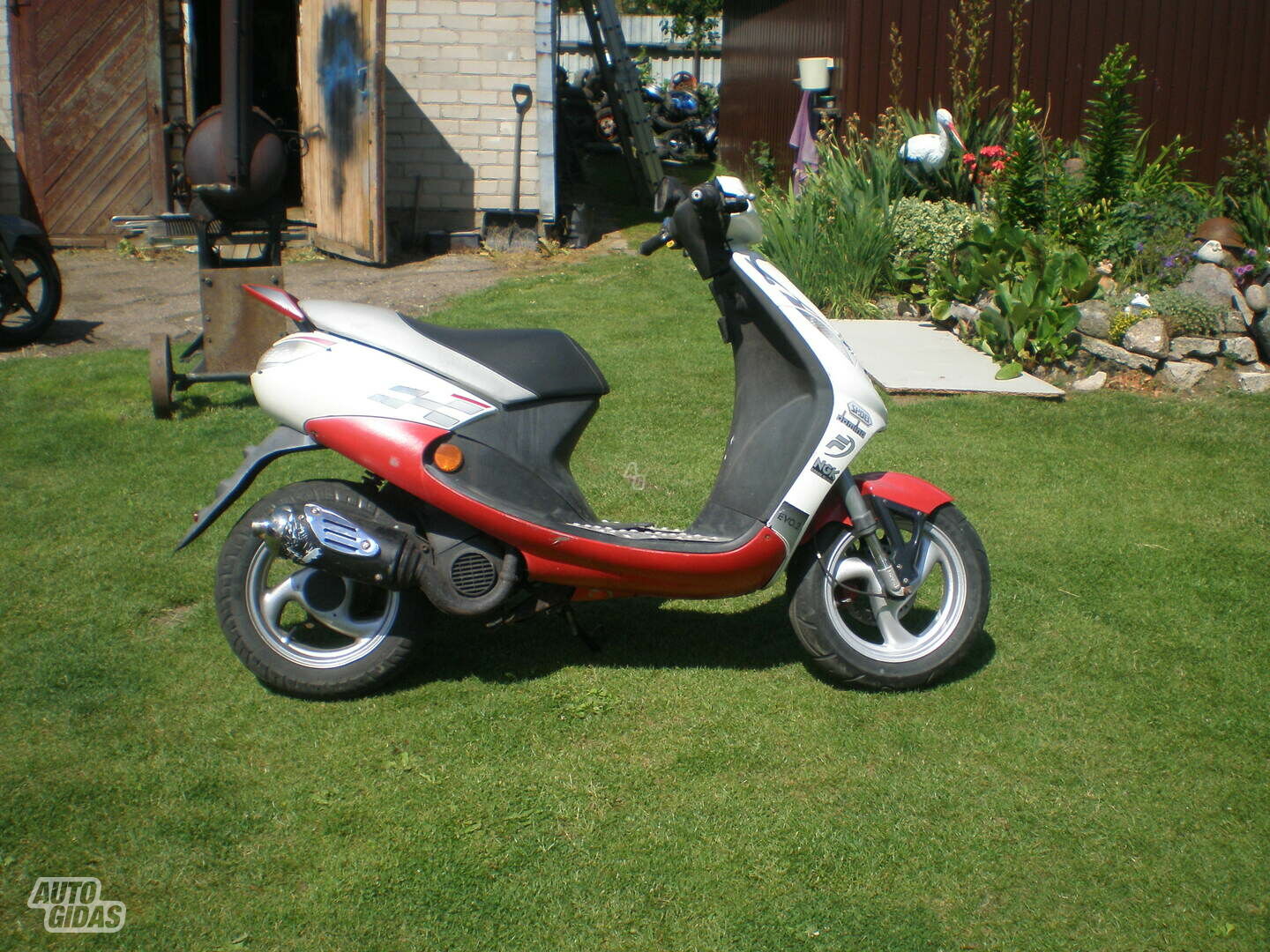 Peugeot Vivacity 2008 y Scooter / moped