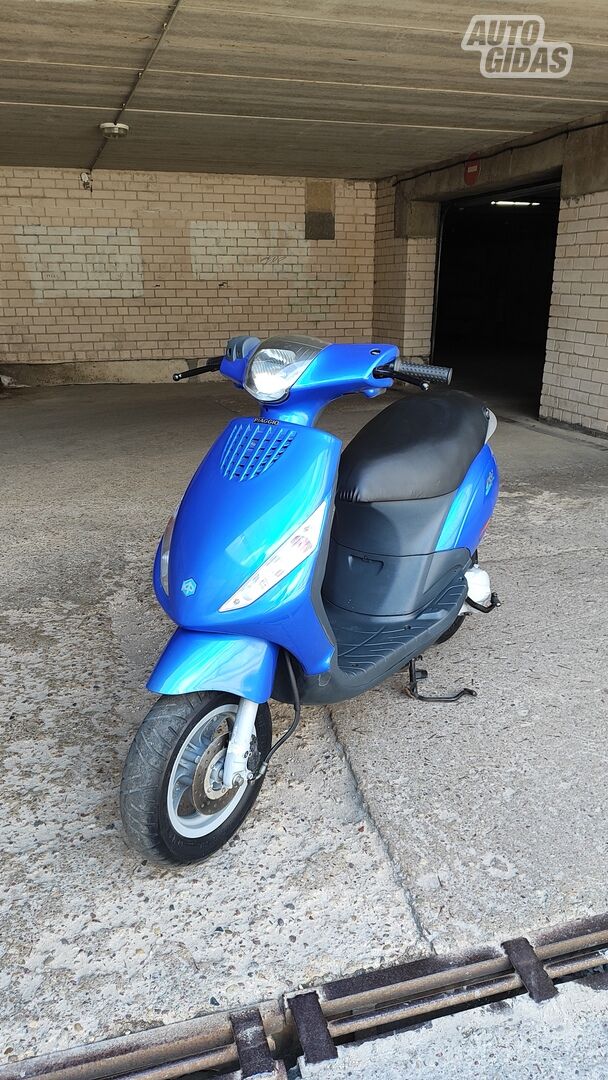 Piaggio ZIP 2005 y Scooter / moped