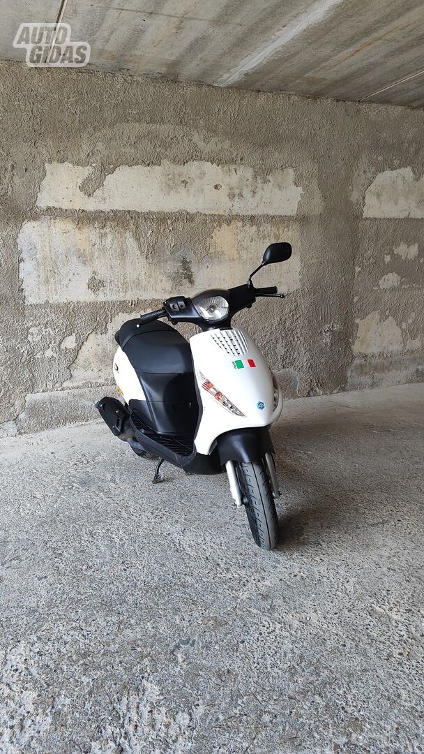Piaggio ZIP 2016 y Scooter / moped