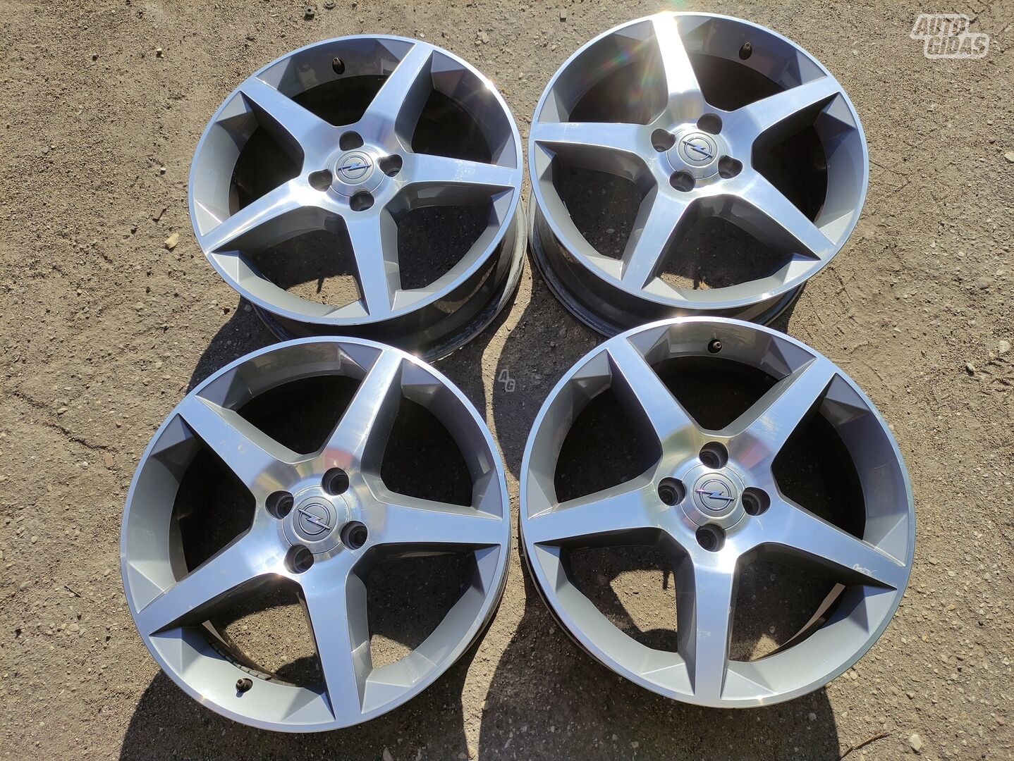 Opel Corsa light alloy R17 rims