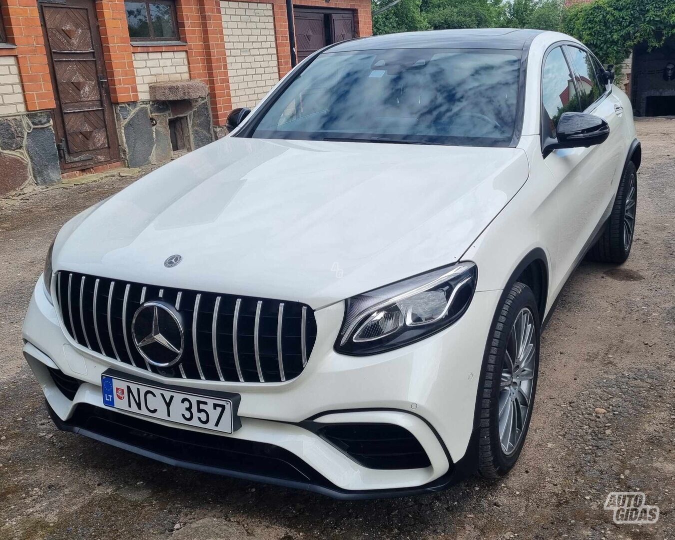 Mercedes-Benz GLC 300 2019 y Off-road / Crossover