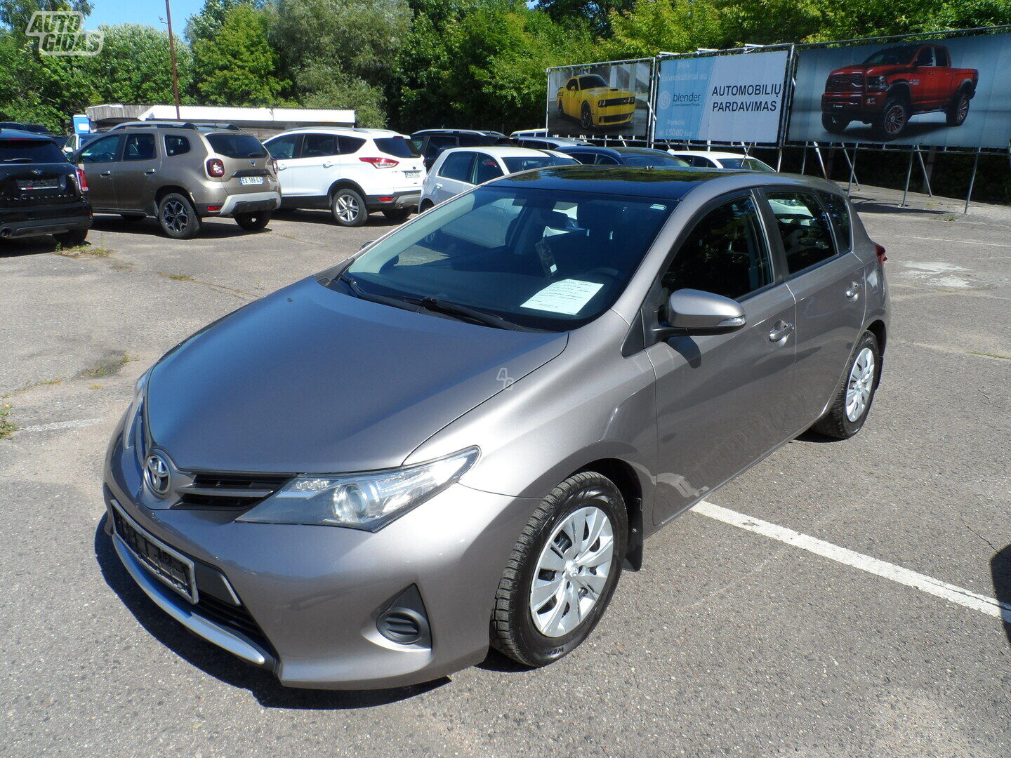 Toyota Auris 2015 г Хэтчбек