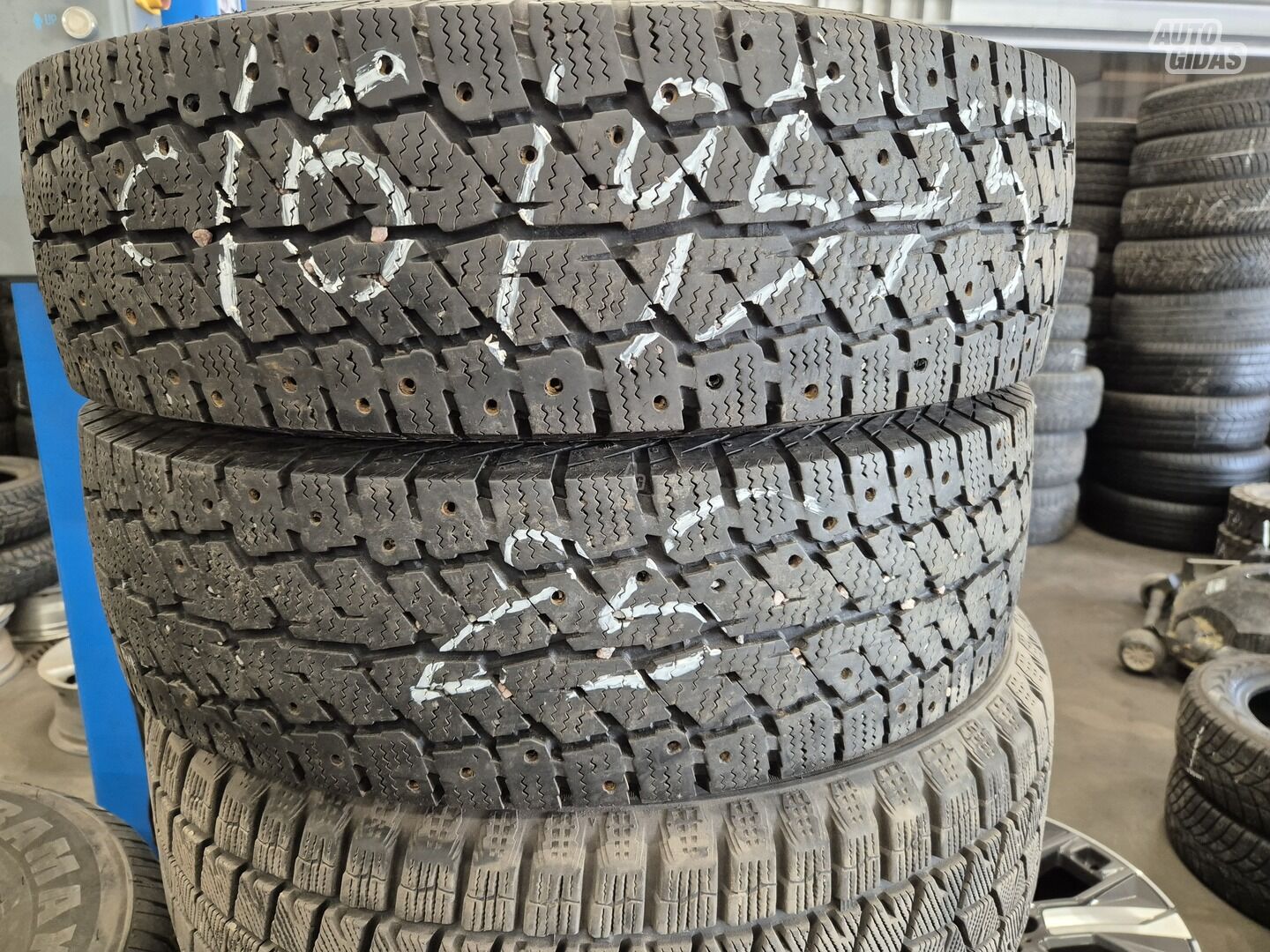 R16C universal tyres minivans