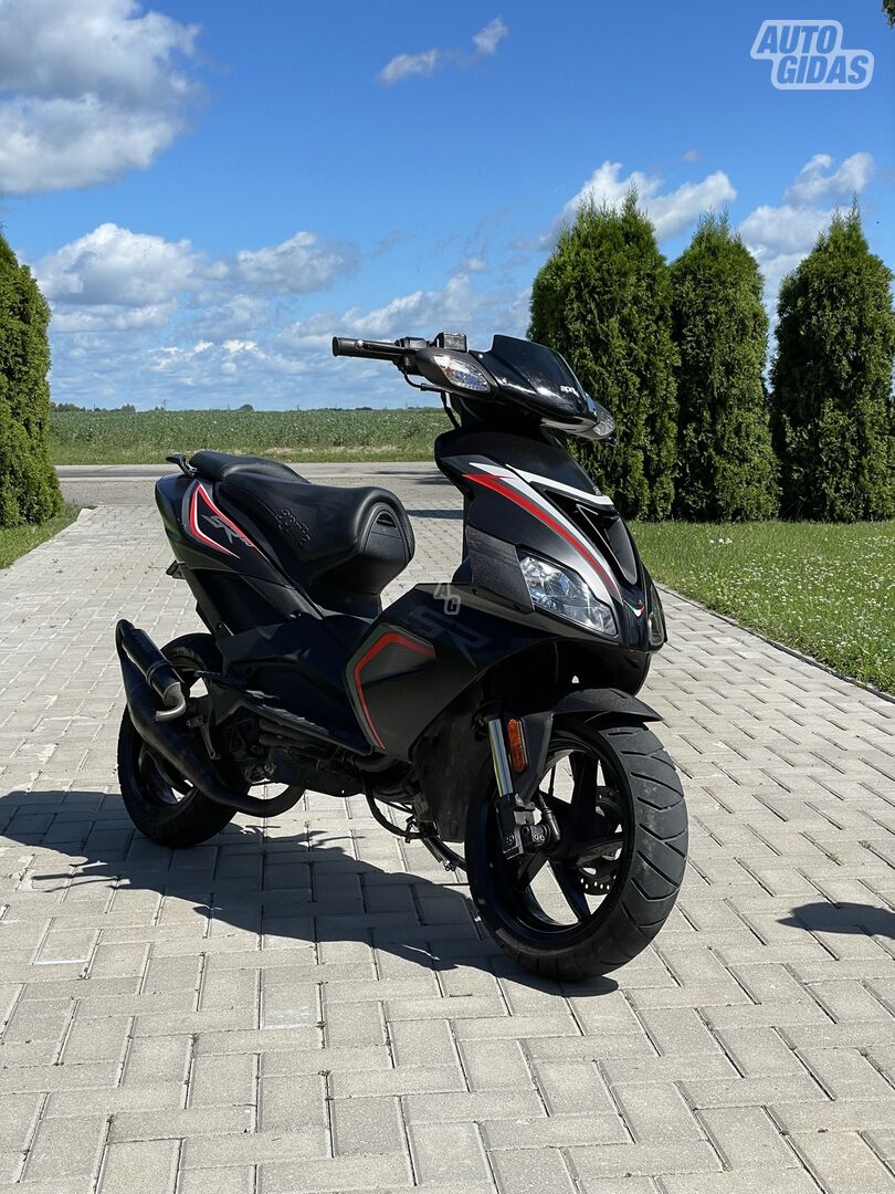 Aprilia SR 2016 y Scooter / moped