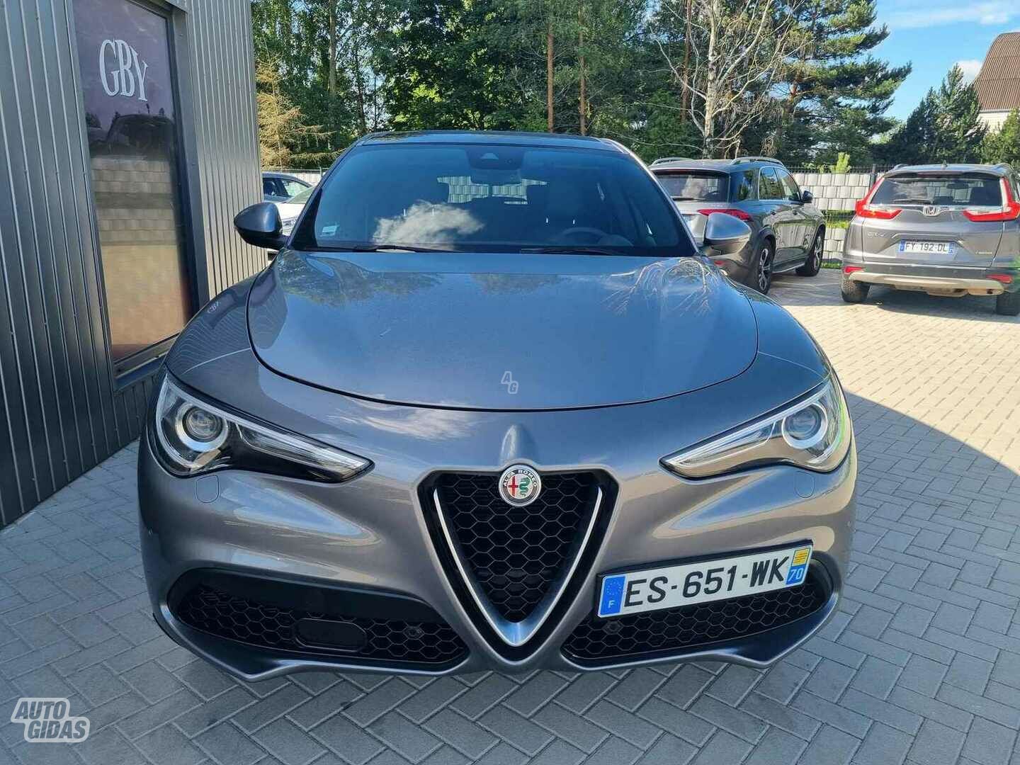Alfa Romeo Stelvio  2017 y SUV