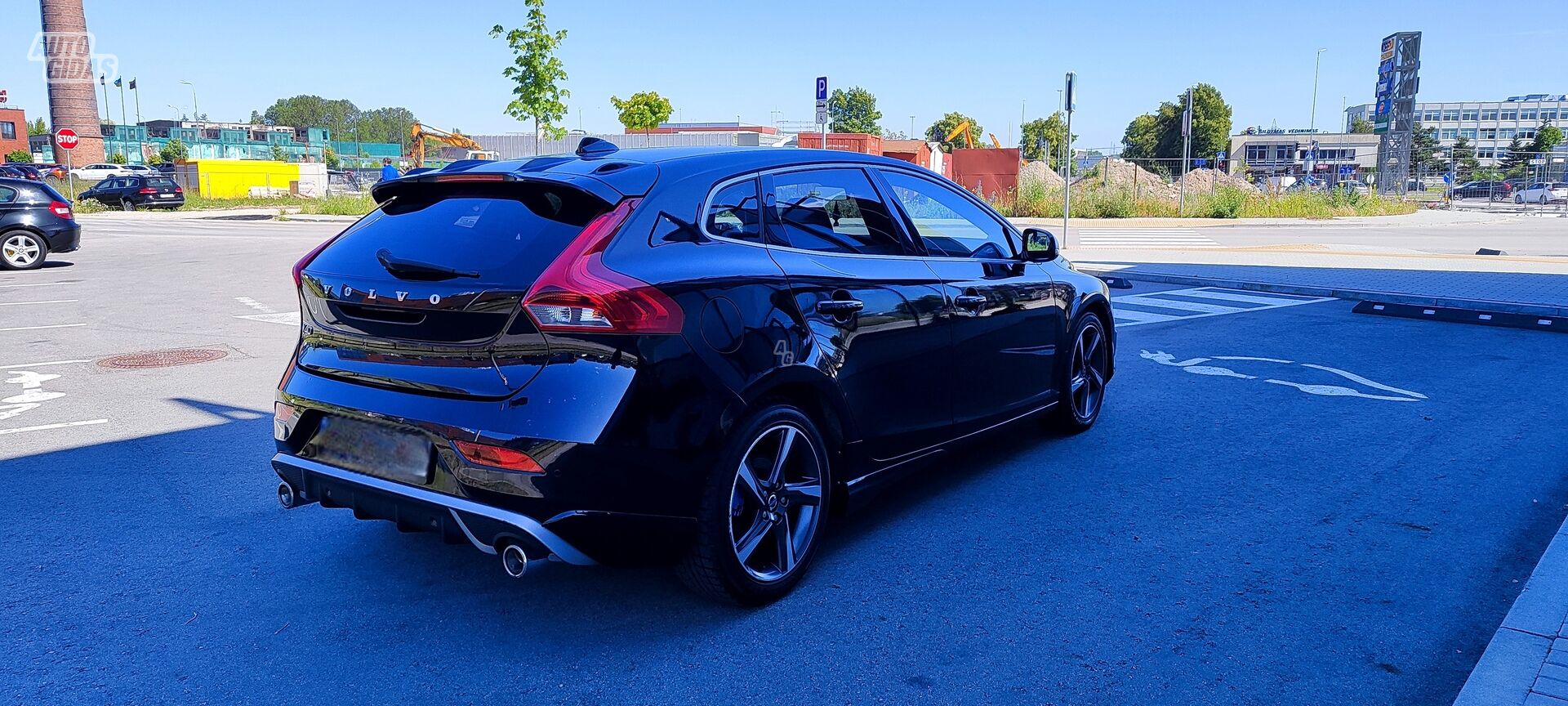 Volvo V40 II D2 R-Design 2013 г